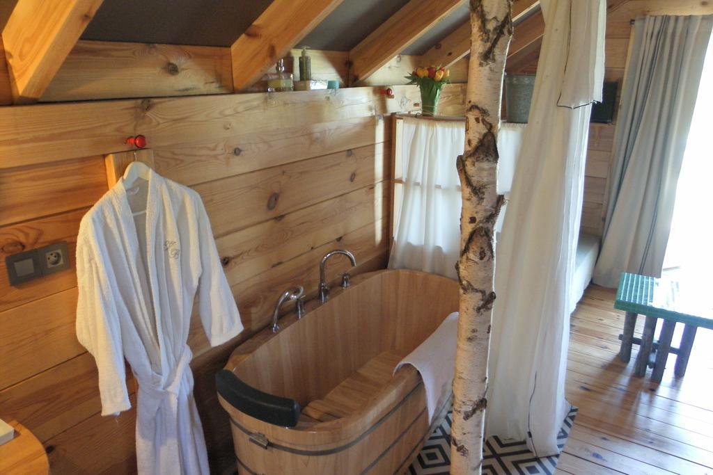 Les Volets Bleus Bed and Breakfast Arcangues Exteriör bild