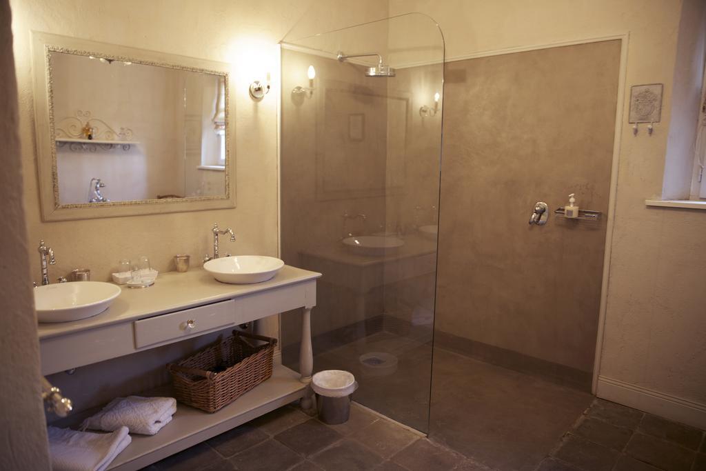 Les Volets Bleus Bed and Breakfast Arcangues Rum bild