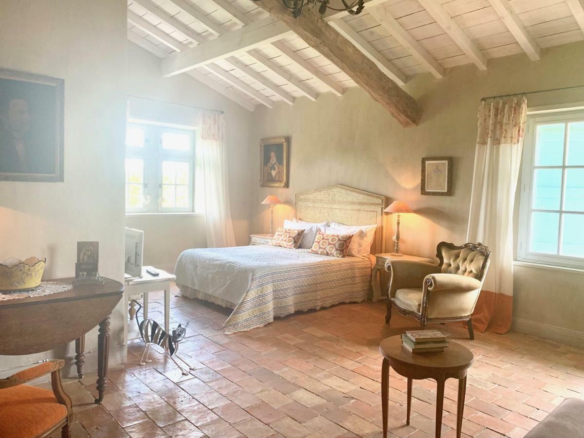 Les Volets Bleus Bed and Breakfast Arcangues Exteriör bild