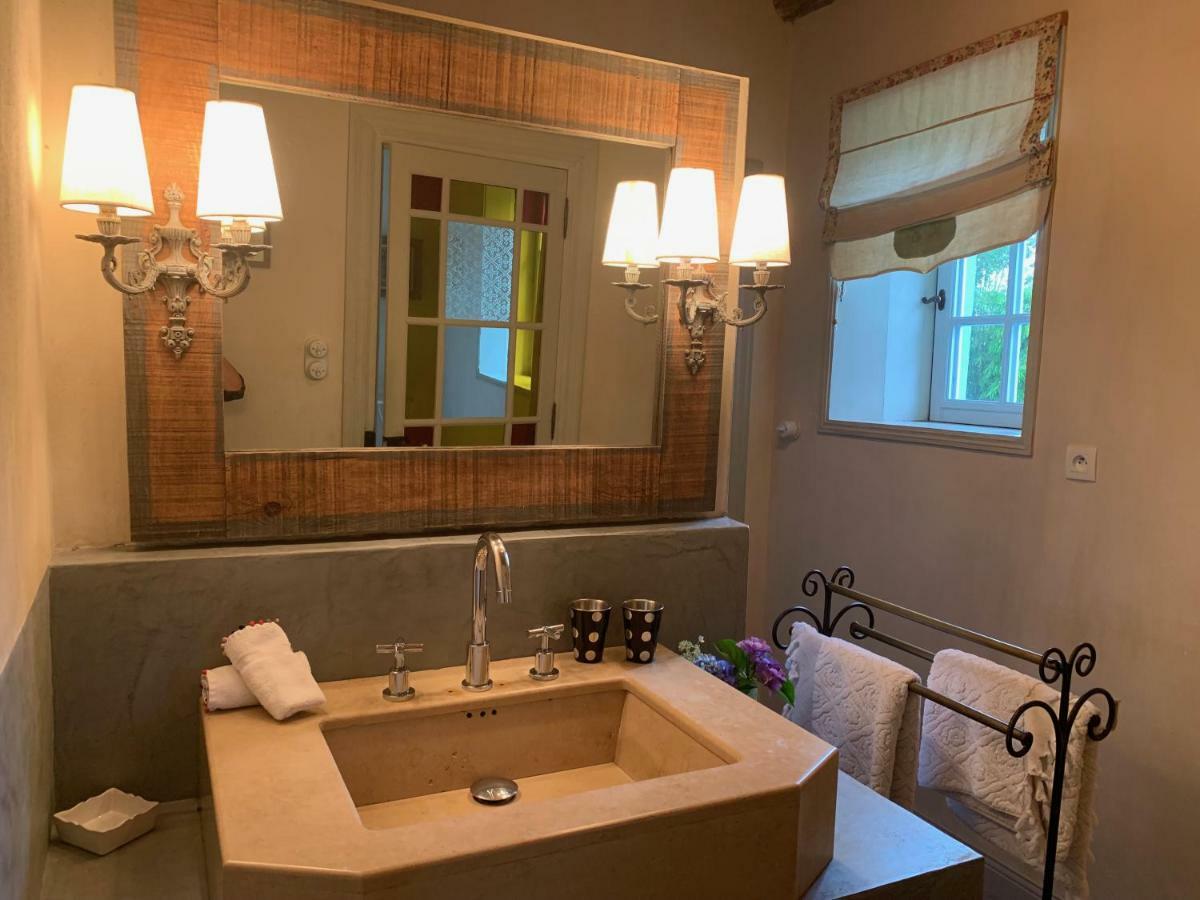 Les Volets Bleus Bed and Breakfast Arcangues Exteriör bild